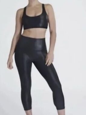 SPANX Black High-Waist Faux Leather Capri Leggings Size M